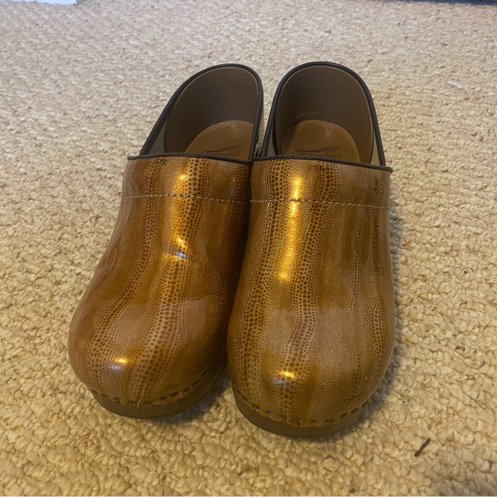 Dansko Clogs Size 39 - image 1